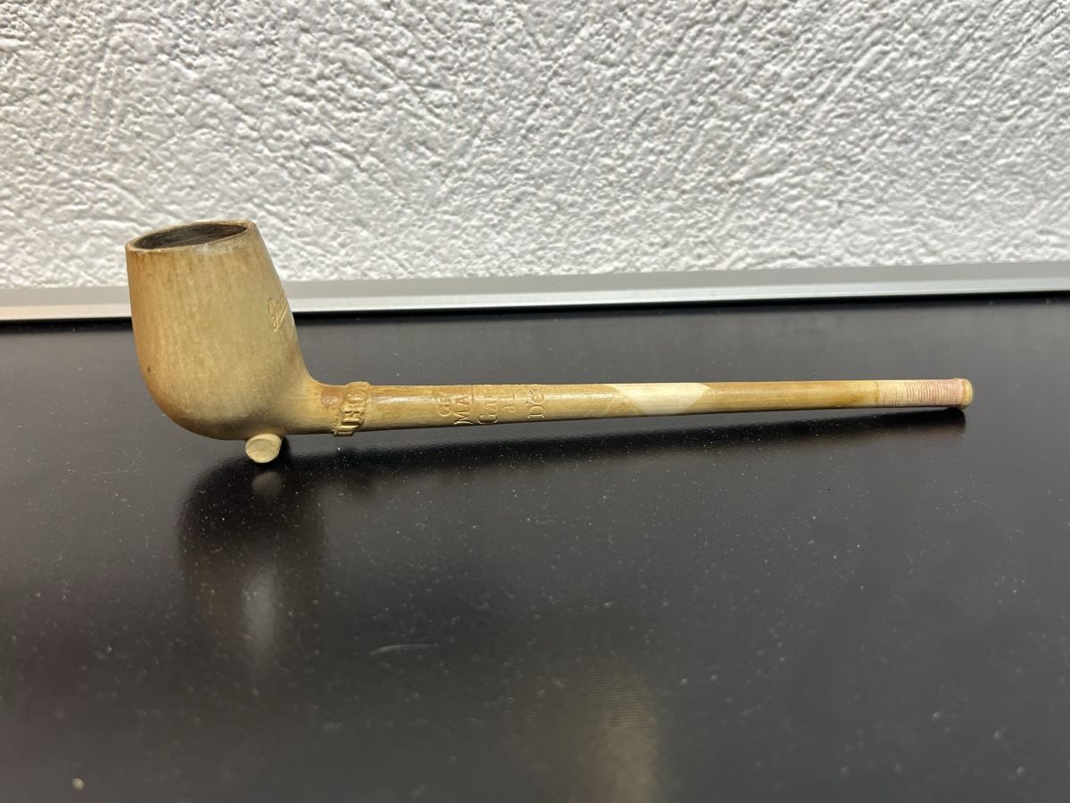Pipe & Accessori: Pipe en terre Gambier montée sur socle – Usato da Lausanne venduto da joltei 1