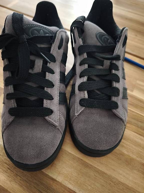 Scarpe da uomo: Neuwertige Adidas Campus 42 2/3 – Usato da Schwyz venduto da Seller358 2