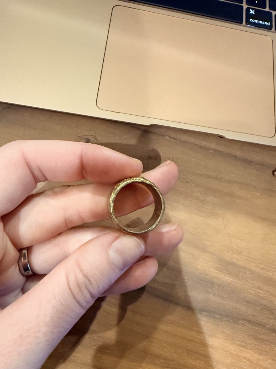 Ringe: Massiver Goldfarbiger Ring - Statement Schmuck – Gebraucht aus Dotzigen von White_Warrior 1