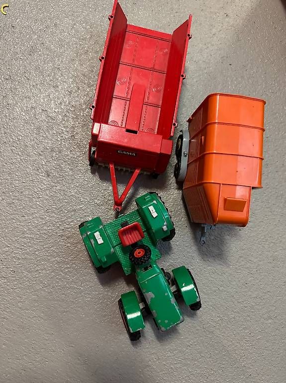 Kit di modellismo & Modellini statici: Modelltraktor und kleine Autos – Usato da Schwarzenberg LU venduto da Jodu1