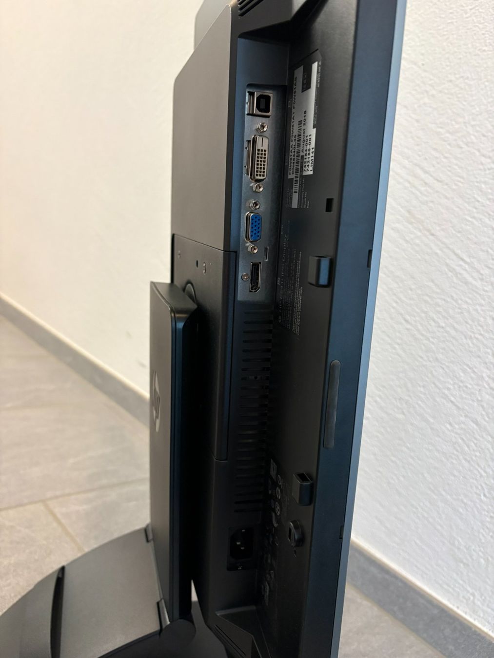Hewlett Packard Ecrans: Monitor HP E241i IPS Display – D'occasion à Tuggen par wilmun 2