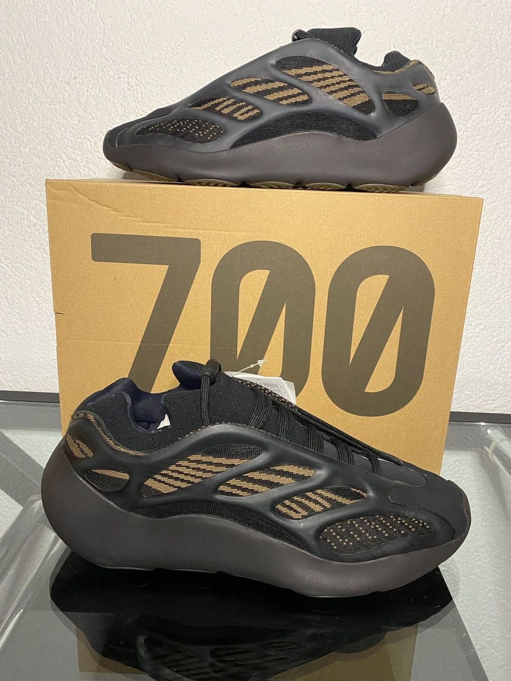 Nike Scarpe da uomo: YEEZY 700 V3 CLAY BROWN – Nuovo e nell'imballaggio originale da Obersaxen venduto da Bob-omb 1