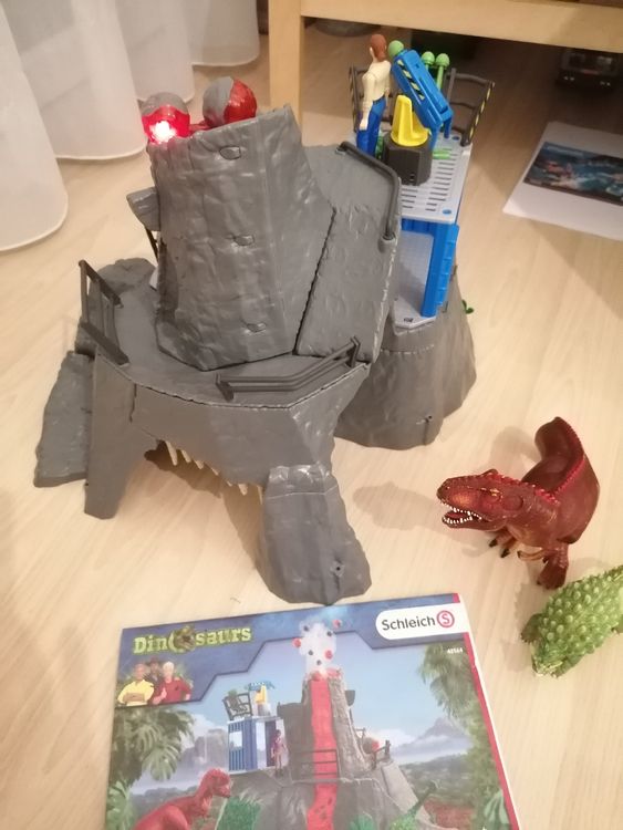 Schleich Spielzeuge: Schleich Vulkan mit Dinosaurier – Gebraucht aus Diessenhofen von sabrina1204 3