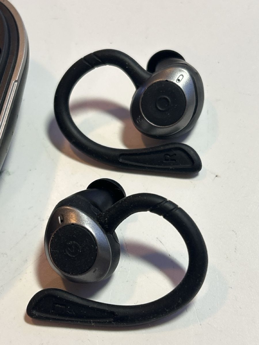Kopfhörer: In-Ear Kopfhörer Comiso E6 mit Ladecase schwarz (2S3) – Gebraucht aus Neuenhof von 123-Allerlei 2