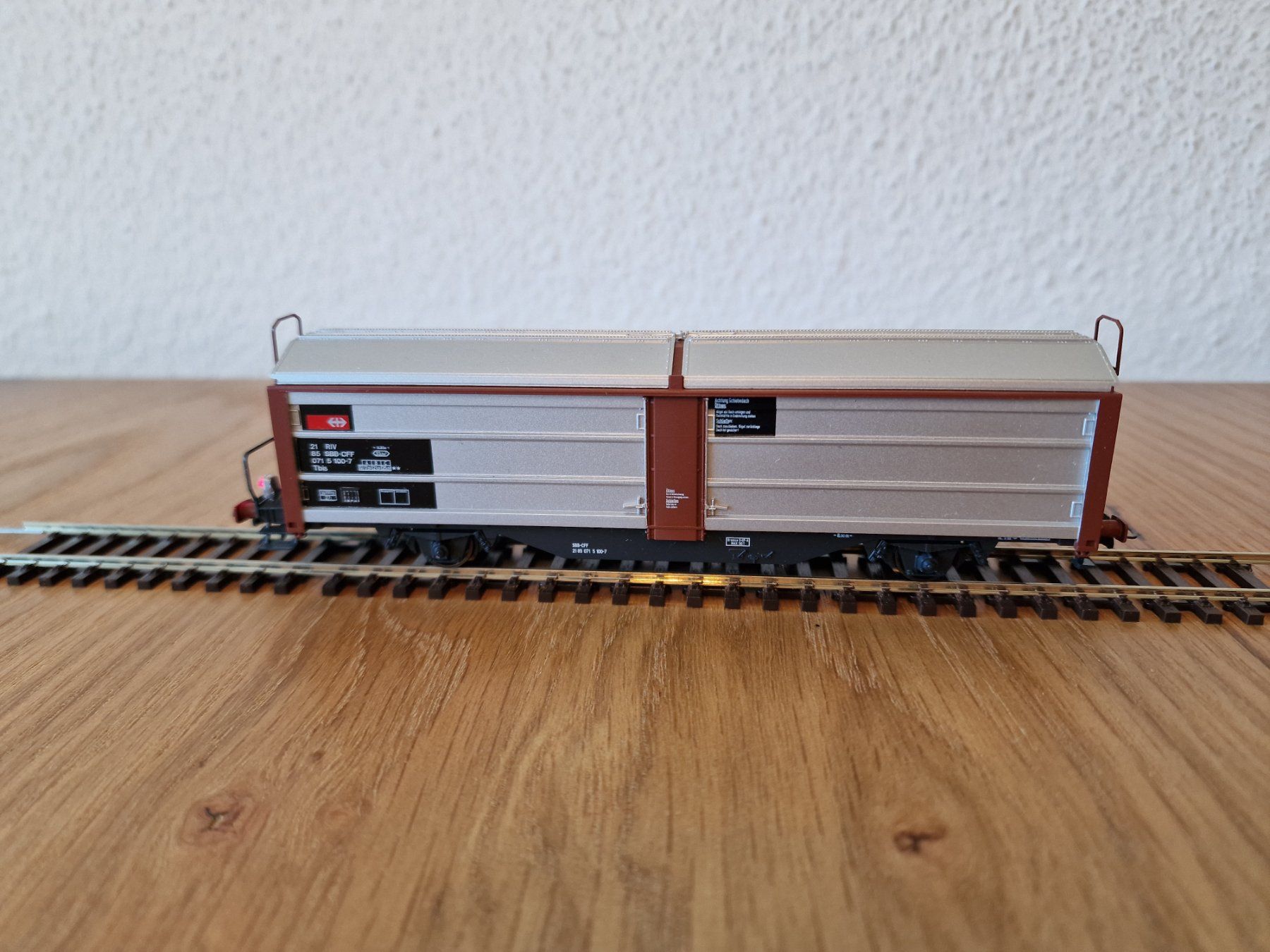 Roco Modellini di ferrovie: SBB Roco Schiebewandwagen H0 mit Blinklicht – Usato da Matten b. Interlaken venduto da lor_hr9w 1