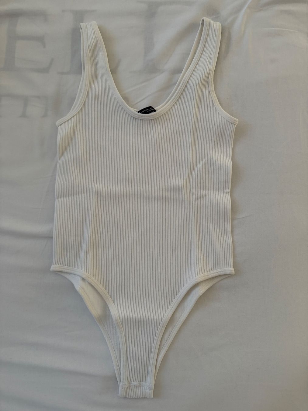 Zara Top: Gerippter Body in weiss – Usato da Zürich venduto da nat_9yf2