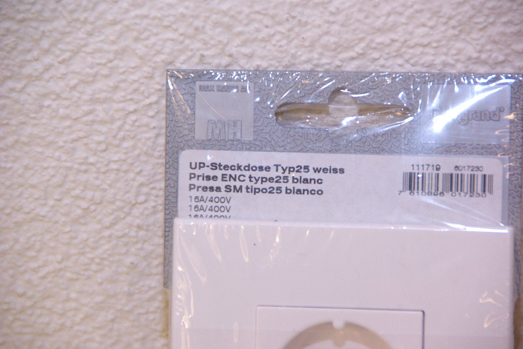 Legrand Spine: Legrand UP-Steckdose Typ 25, weiss – Nuovo e nell'imballaggio originale da Herisau venduto da Cevianer1844 1