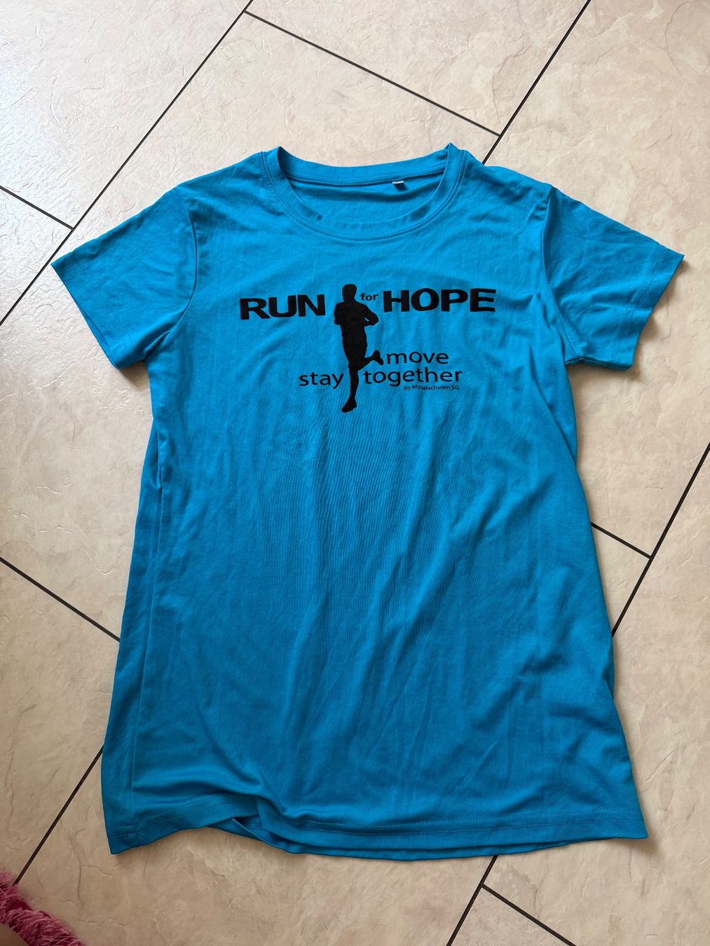 T-shirts: blaues Sport T-Shirt – Neuf (Voir description) à Uetikon am See par m1384