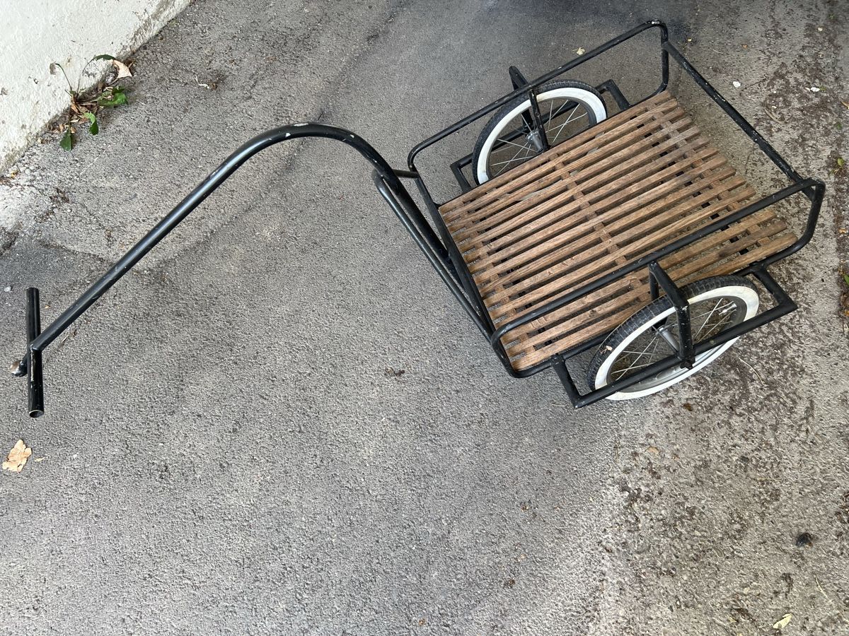 Anhänger: Schöner alter Veloanhänger mit Eichenholz – Gebraucht aus Dinhard von Stahlguss 1