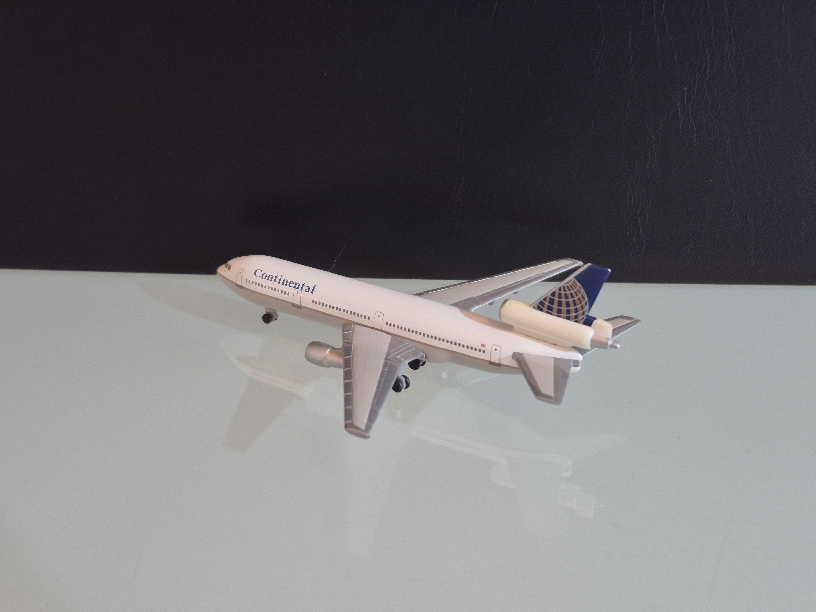 Herpa Kit di modellismo & Modellini statici: Herpa Continental 1:500 – Usato da Uetendorf venduto da myhome12 1