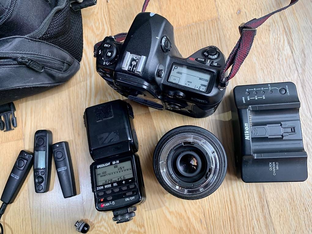 Kamera: Nikon D2x DSLR mit WW Objektiv und Blitz – Gebraucht aus Sargans von TrickyHikr
