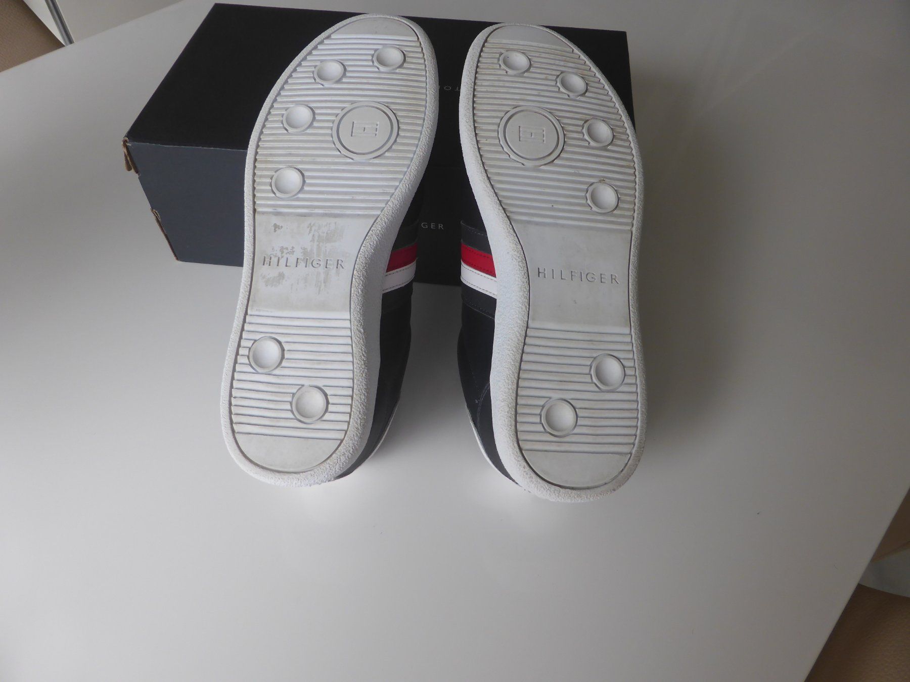 Tommy Hilfiger Scarpe da uomo: Schuhe  - Sneaker Tommy Hilfiger Gr. 43 – Usato da Trimmis venduto da bergamo10 8