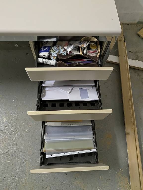 Schreibtische: Lista Bürotisch mit Schubladen – Gebraucht aus Degersheim von Sneider 1