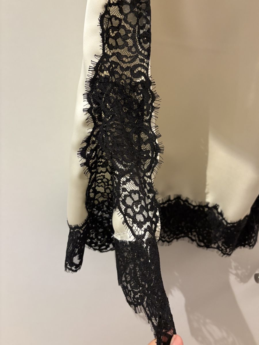 Top: Ivory Cami Top with Black Lace Trim – Nuovo (secondo la descrizione) da Nyon venduto da My_wardrobe 4