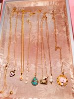 Lot de 8 colliers fantaisie dorés variés