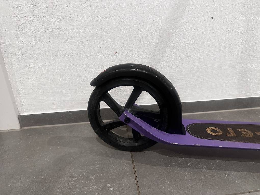 Veicoli per bambini: Violet micro Trotti – Usato da Hausen am Albis venduto da ysgem 3