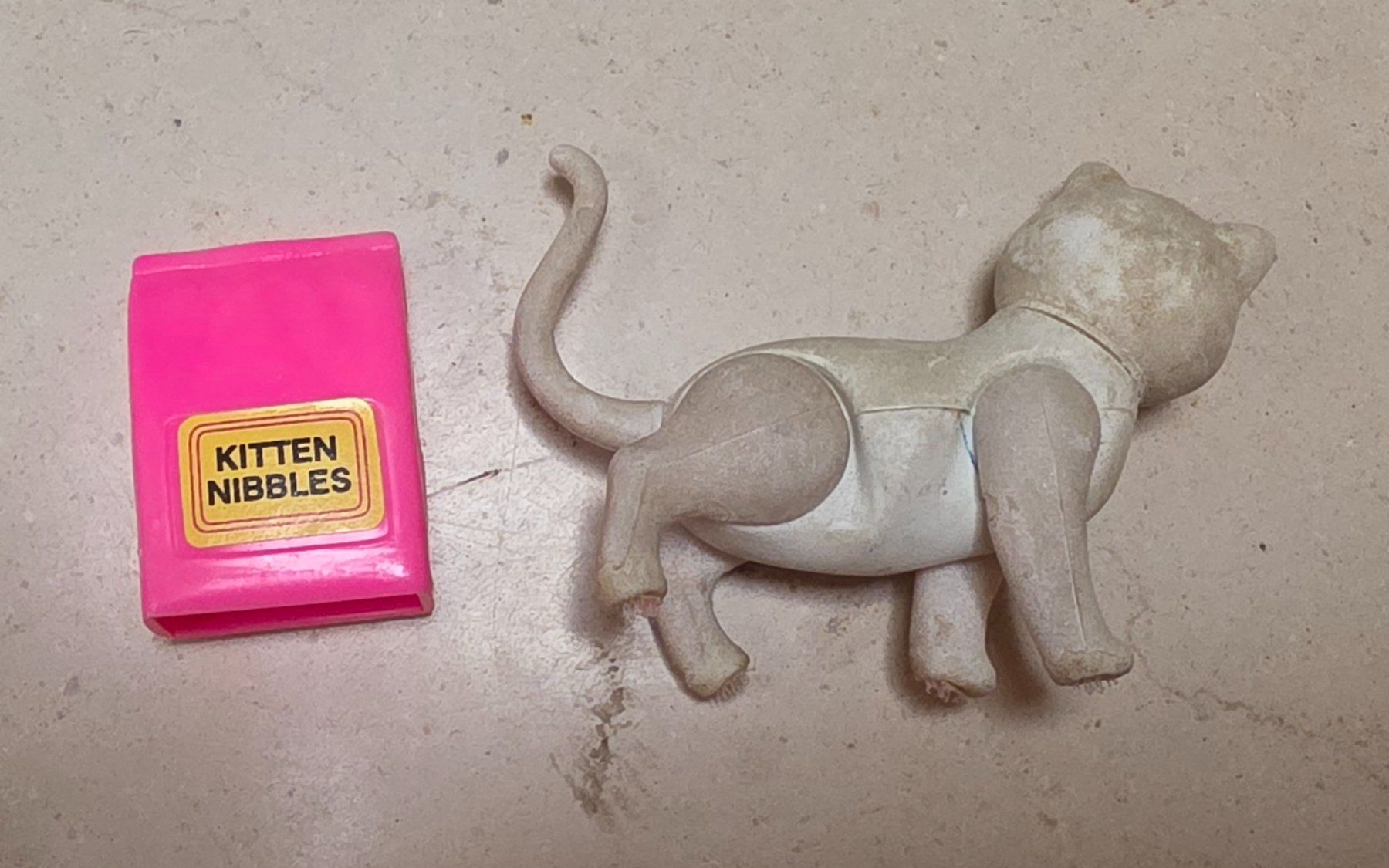 Puppen: Chat de Barbie de 1982 – Gebraucht aus Bulle von Chimchiree 1