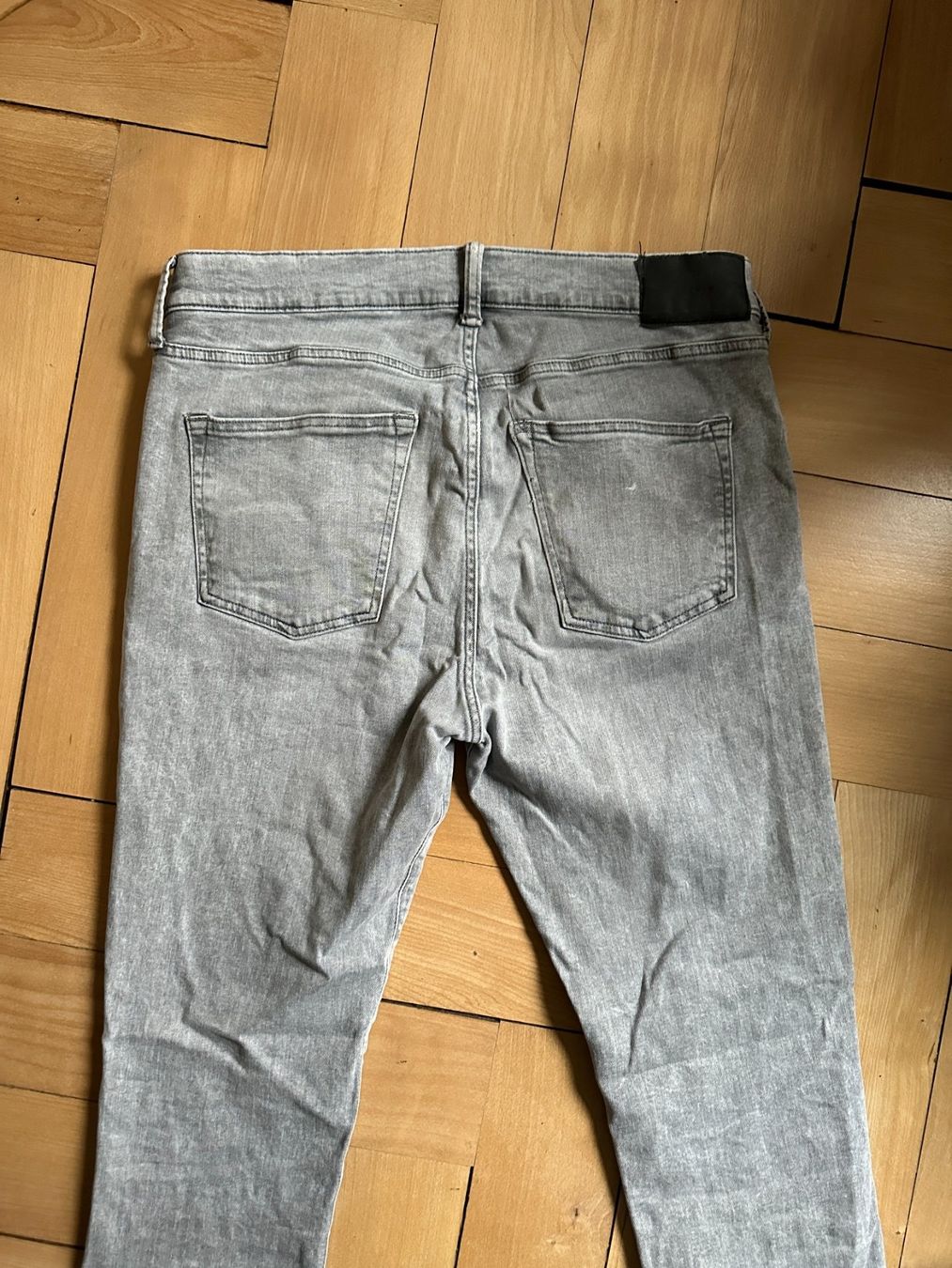 H&M Jeans: Skinny Jeans hellgrau - W36 – Usato da Zürich venduto da Diazaio 2