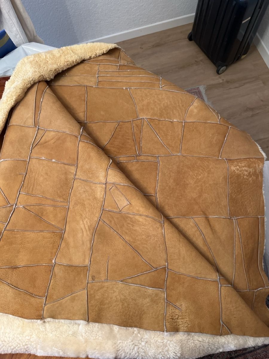 Couvertures: Lammfell Decke BeigeBraun,145X200,waschbar, Patchwork Zustan – D'occasion à Zürich par drn_77z5 7