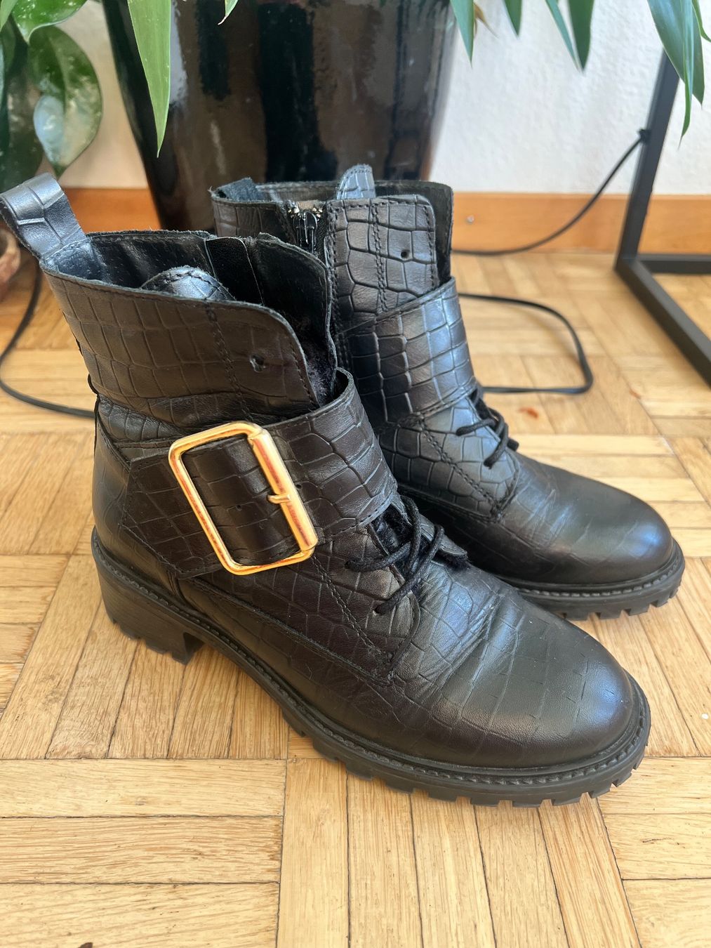 Scarpe da donna: Zign Lederstiefelette gr 37 – Usato da Effretikon venduto da YaMn 1