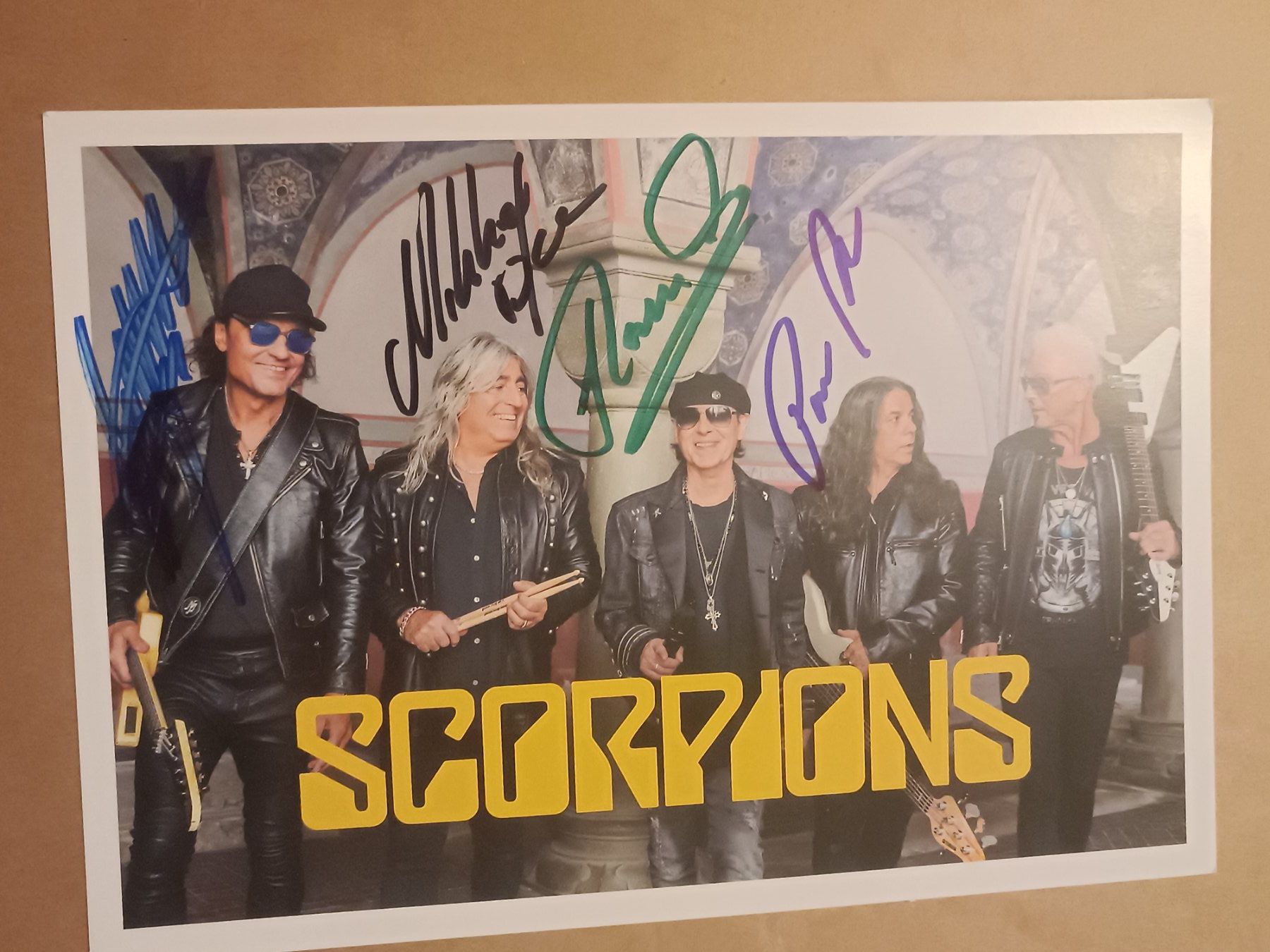 Autografi: Scorpions  - handsigniert A5 Autogrammkarte – Usato da Menziken venduto da Artographs