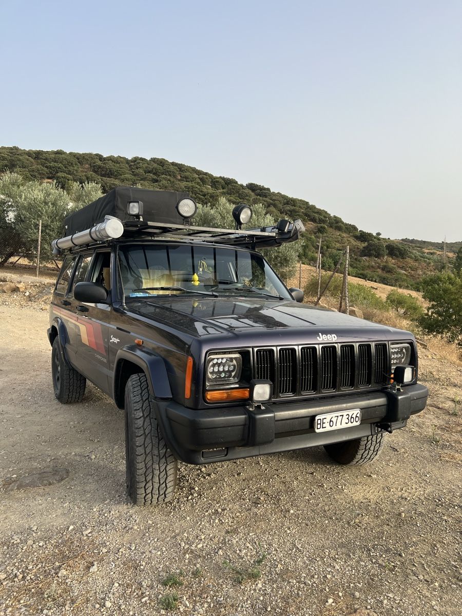 Jeep Automobili: Jeep Cherokee XJ 2.5L – Usato da Worben venduto da jos_xm5y