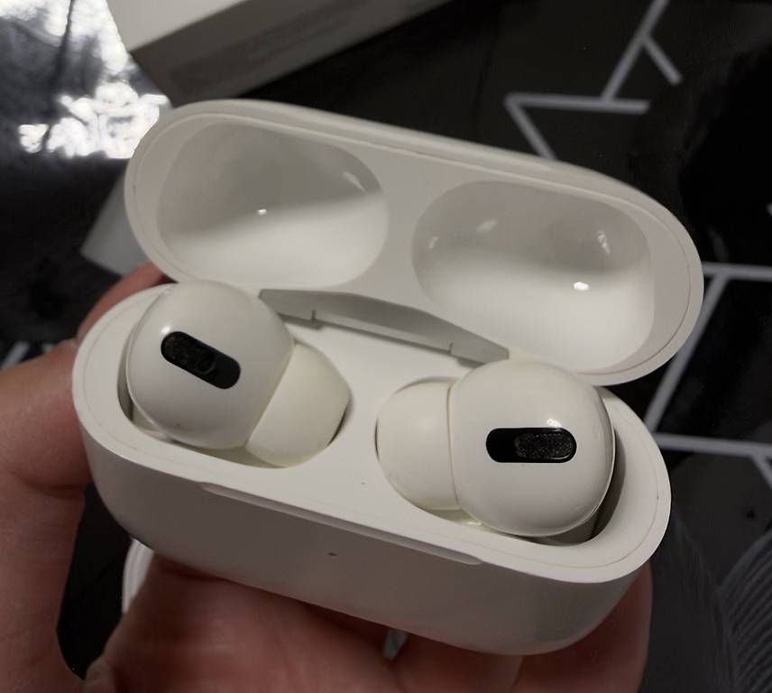Cuffie: AirPods Pro (1) – Usato da Collombey venduto da luvlp 2
