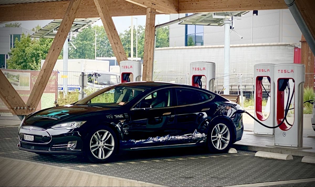 Tesla Autos: Tesla Model S 70,  schwarz,  Motor defekt,  Akku top! – Defekt aus Leuzigen von mac_s5sn 1