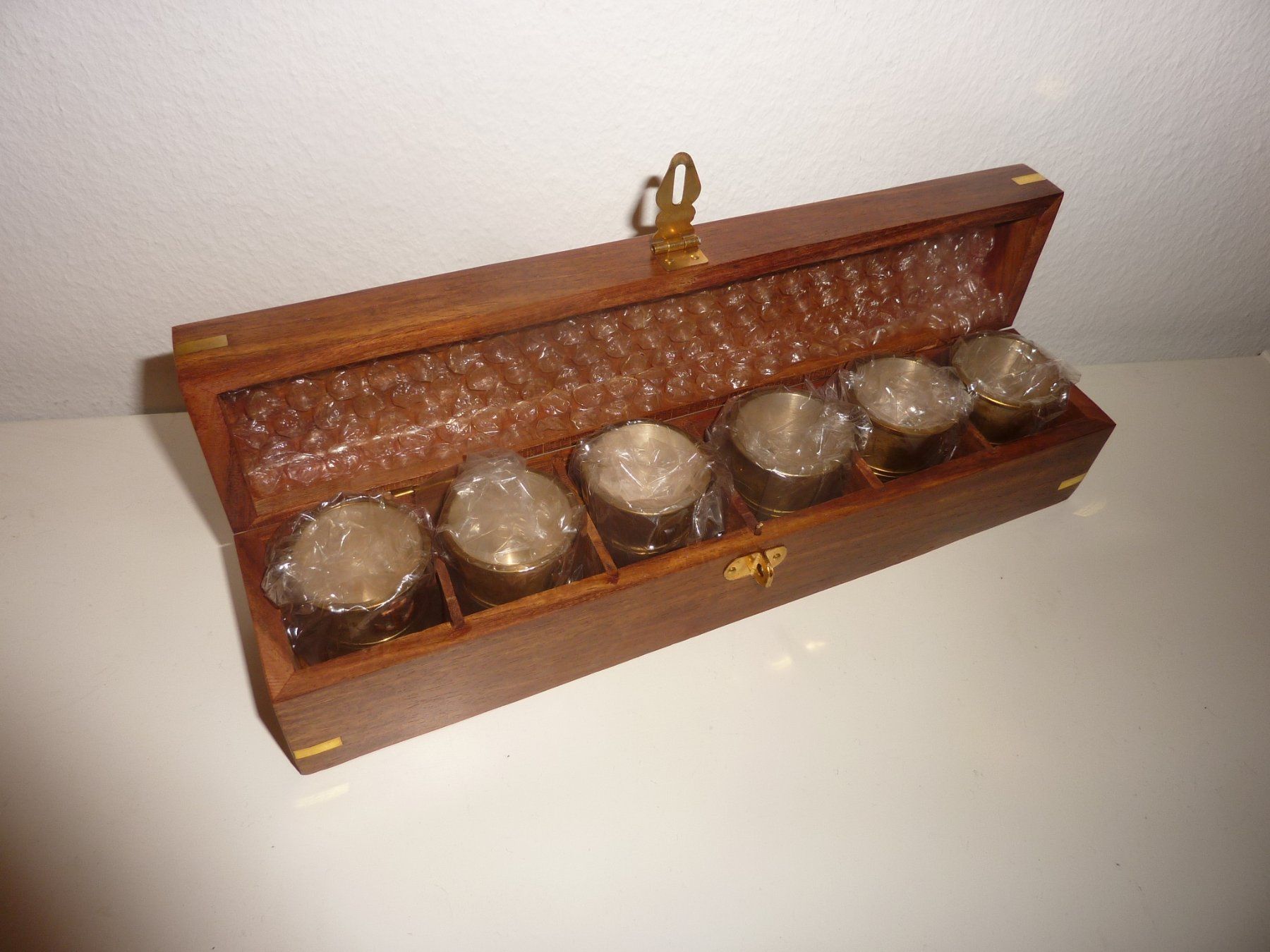 Barattoli: NEU Maritime edle Holzbox 6 Schnapsglas aus Messing – Nuovo (secondo la descrizione) da Hochfelden venduto da swissice 6