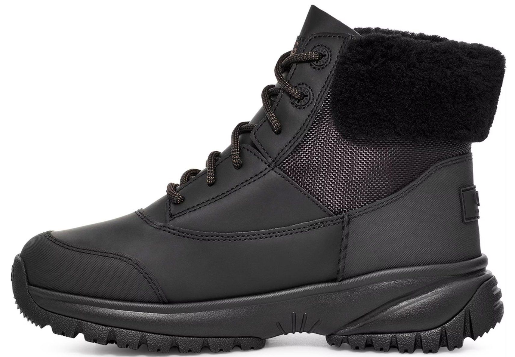 Ugg Scarpe da donna: Ugg Yose Fluff V2 Grösse 41 Stiefel Boots – Nuovo (secondo la descrizione) da Steinhausen venduto da Retourenprofis