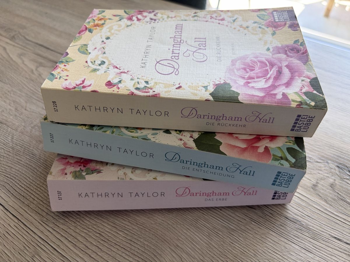 Bücher: Kathryn Taylor Daringham Hall 3er Set – Gebraucht aus Unterägeri von Livia.Bie