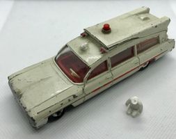 DINKY TOYS "SUPERIOR CRITERION" Ambulanz Vintage