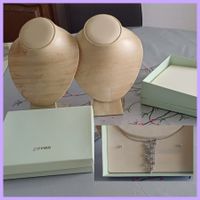 Collier et boucles d'oreilles argentés élégants avec boît...