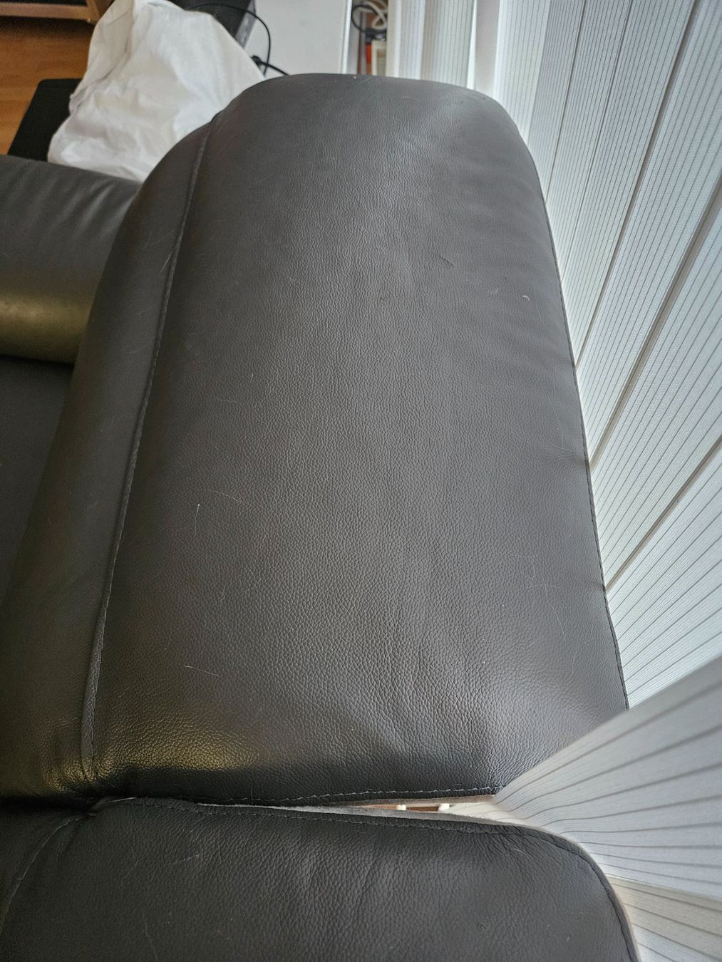 Conforama Divani: Elektronisches Sofa 2-plätzig mit Relaxfunktion und USB – Usato da Wikon venduto da Mr.Saxer 5