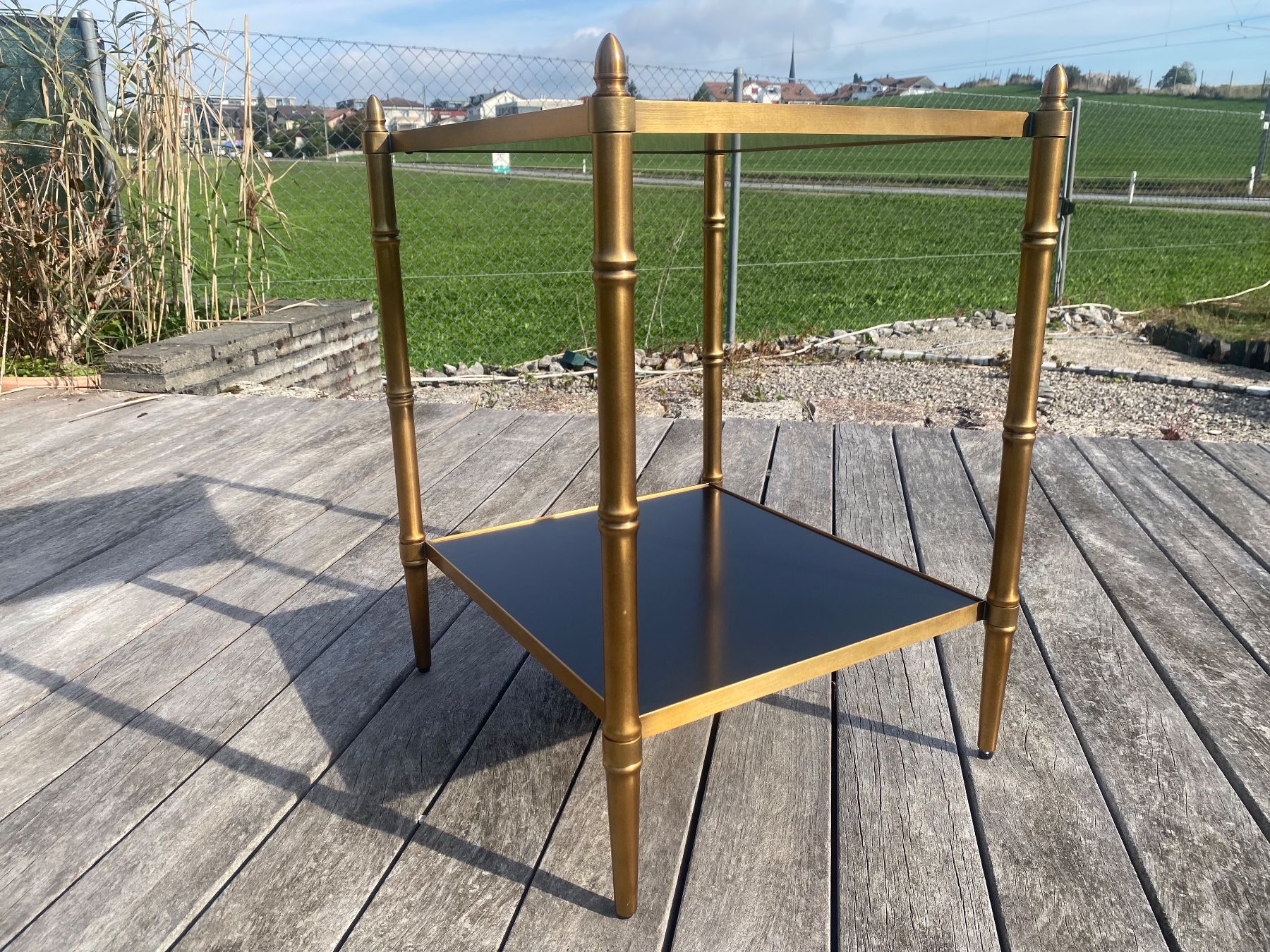 Tables: Doheny Beistelltisch Messing Gestell – D'occasion à Ballwil par ClassicGallery 1
