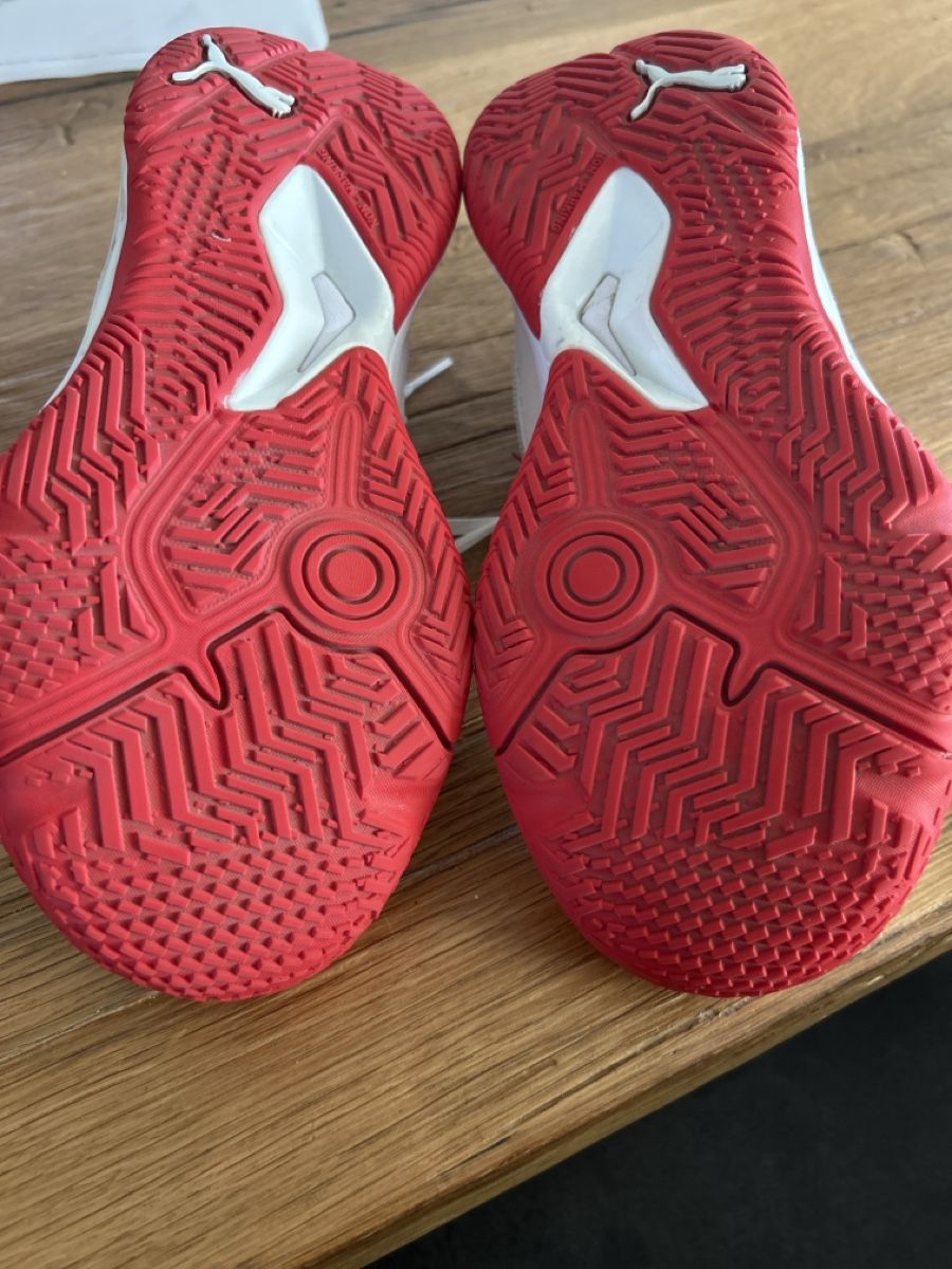 Puma Schuhe für Jungen: Hallenschuhe Puma Grösse 37.5 – Gebraucht aus Fischbach- Göslikon von Rommel 2