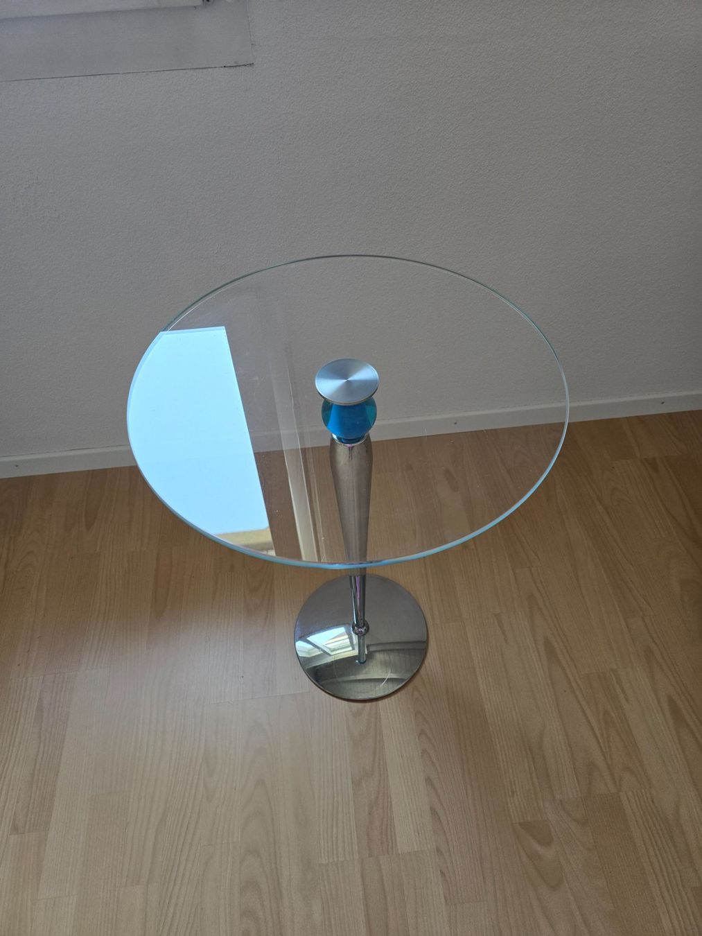 Tavoli: Stehtisch Glas rund Chrom blaue Kugel 50cm Durchmesser – Usato da Matzingen venduto da Lilo1407 1