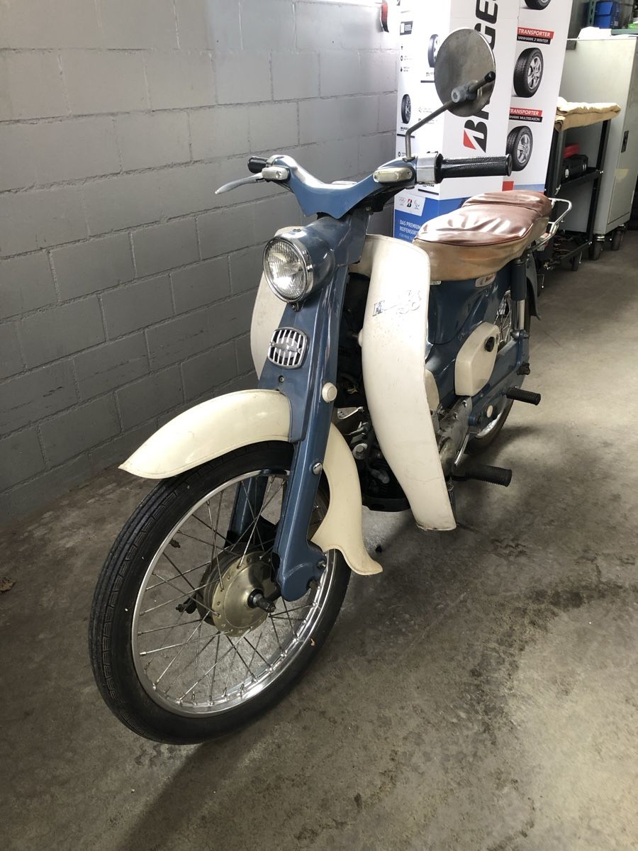 Honda Scooters: Honda C102 ab 1.- – Defekt aus Tschugg von