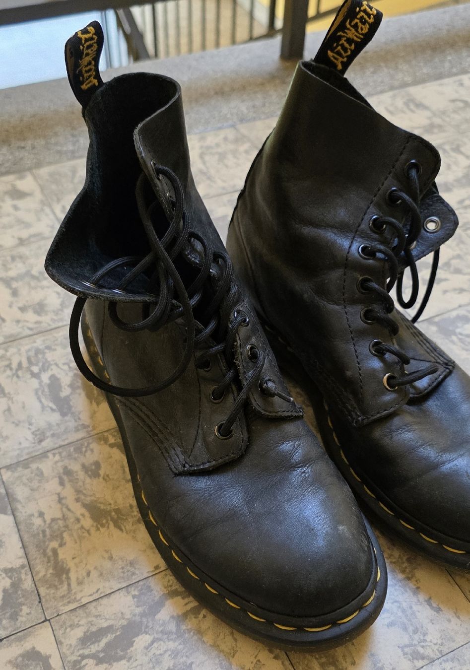 Dr. Martens Scarpe da donna: Dr. Martens  Noire taille 39 – Usato da Yverdon-les-Bains venduto da van_dq65 3