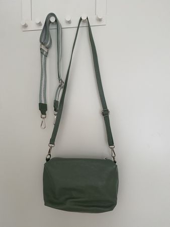 Türkise, weiche Tasche mit zusätzlichem Strap