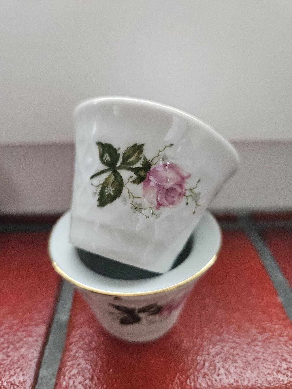 Altre Stoviglie: 2er Set Eierbecher mit Rosenmotiv, Vintage  – Usato da Urdorf venduto da Colina 2