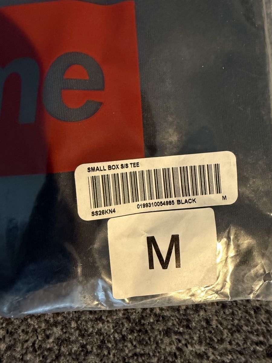 T-shirt: Supreme T-Shirt Schwarz Grösse M – Nuovo e nell'imballaggio originale da Fislisbach venduto da dbe_fsw5 1