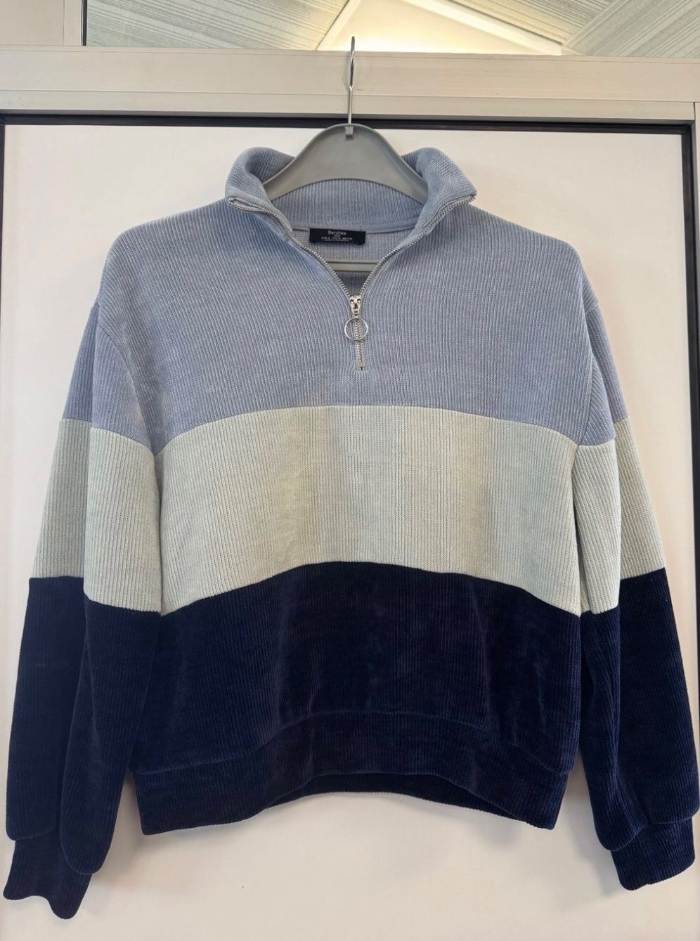 Bershka Pullover & Sweatshirts: Pull Tricolore bleu Bershka half Zip Taille S oversize – Gebraucht aus St-Aubin FR von Tiweety