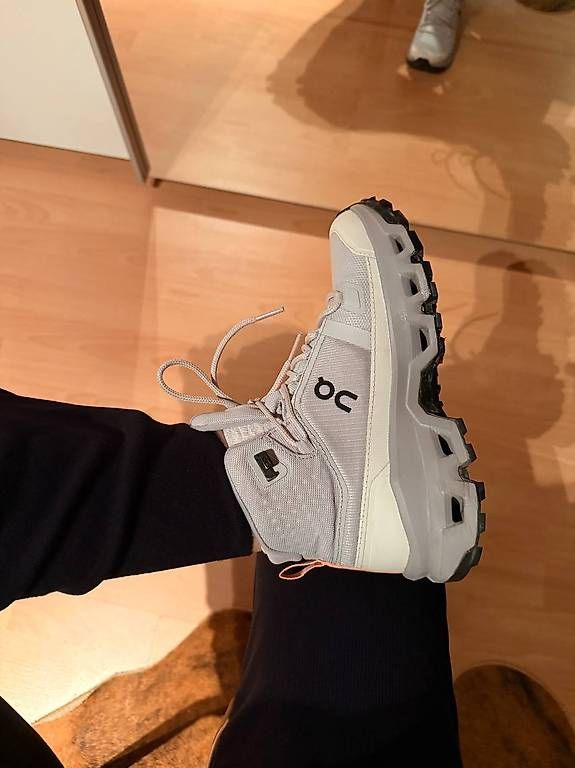Scarpe da donna: Wanderschuhe On Cloudrock Mid WP – Usato da Horgen venduto da myk_l29b 1
