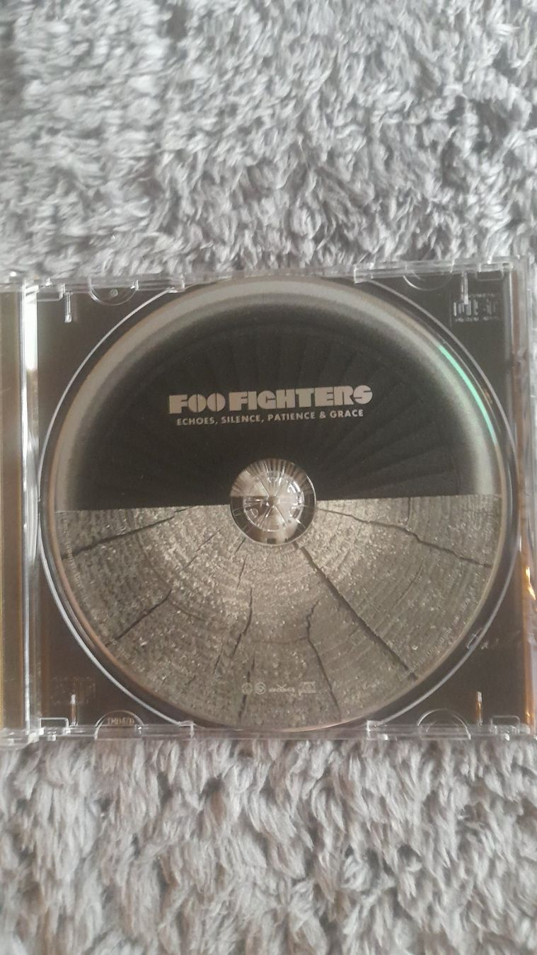CDs: FOO FIGHTERS      ECHOES,SILENCE,PATIENCE AND GRACE     CD – Gebraucht aus Wetzikon ZH von  2