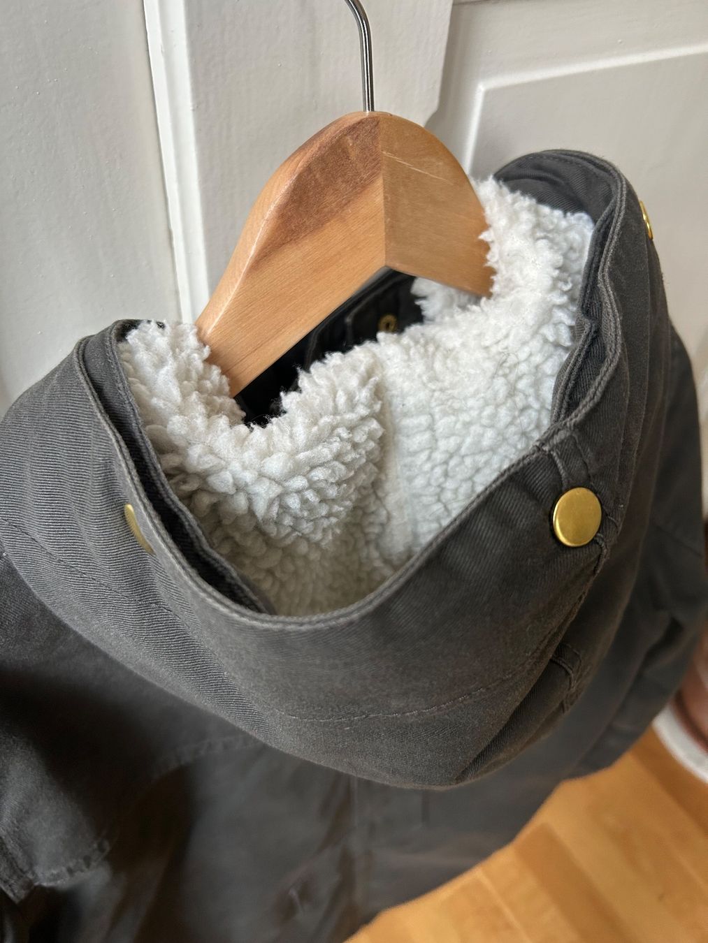 Benetton Jacken: Benetton-Winterjacke mit Teddyfellfutter – Grösse 38 – Gebraucht aus Bern von mascho007 5