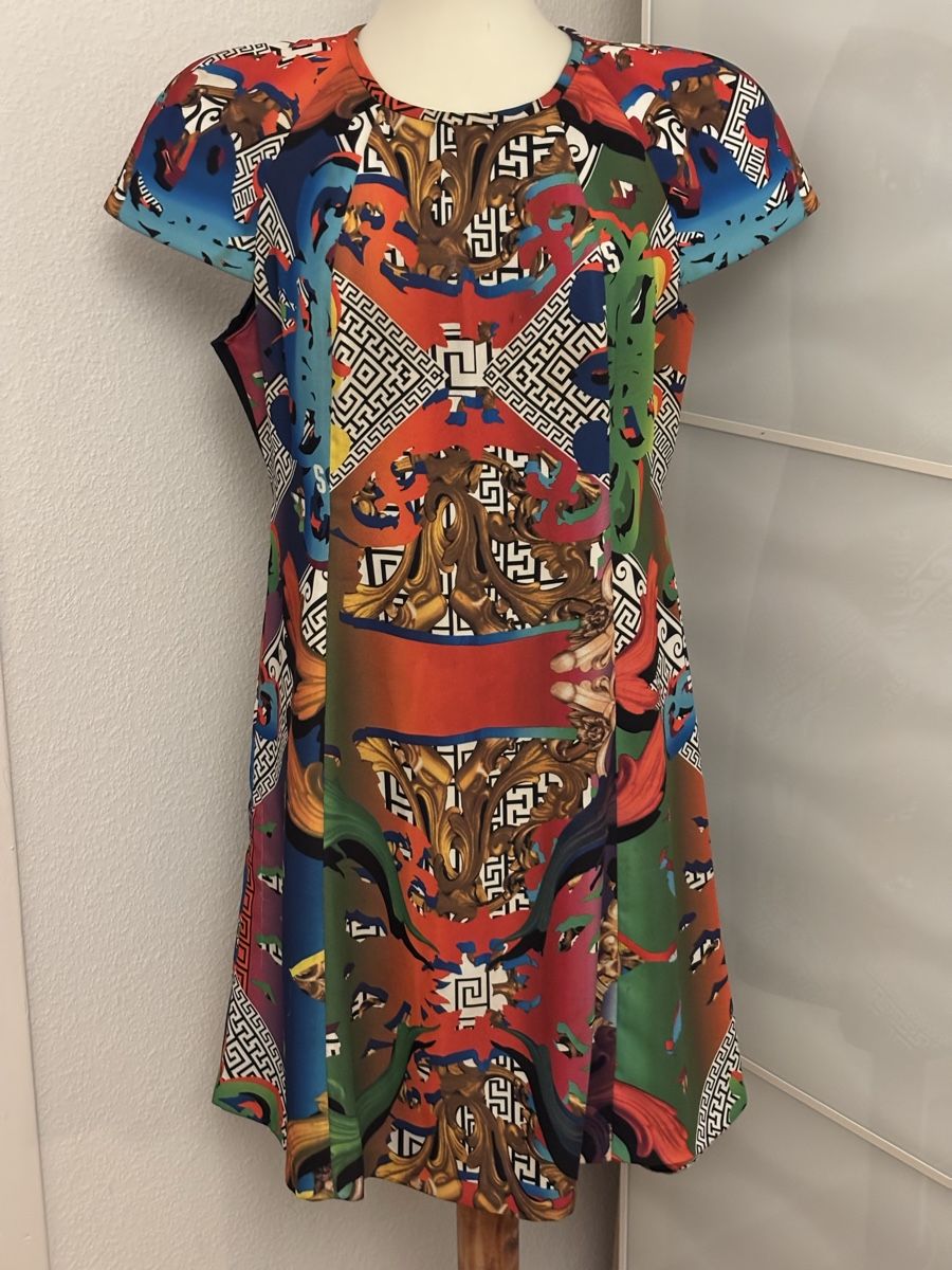 Versace Kleider: Versace Versus dress - Large – Gebraucht aus Lausanne von Charly_brune