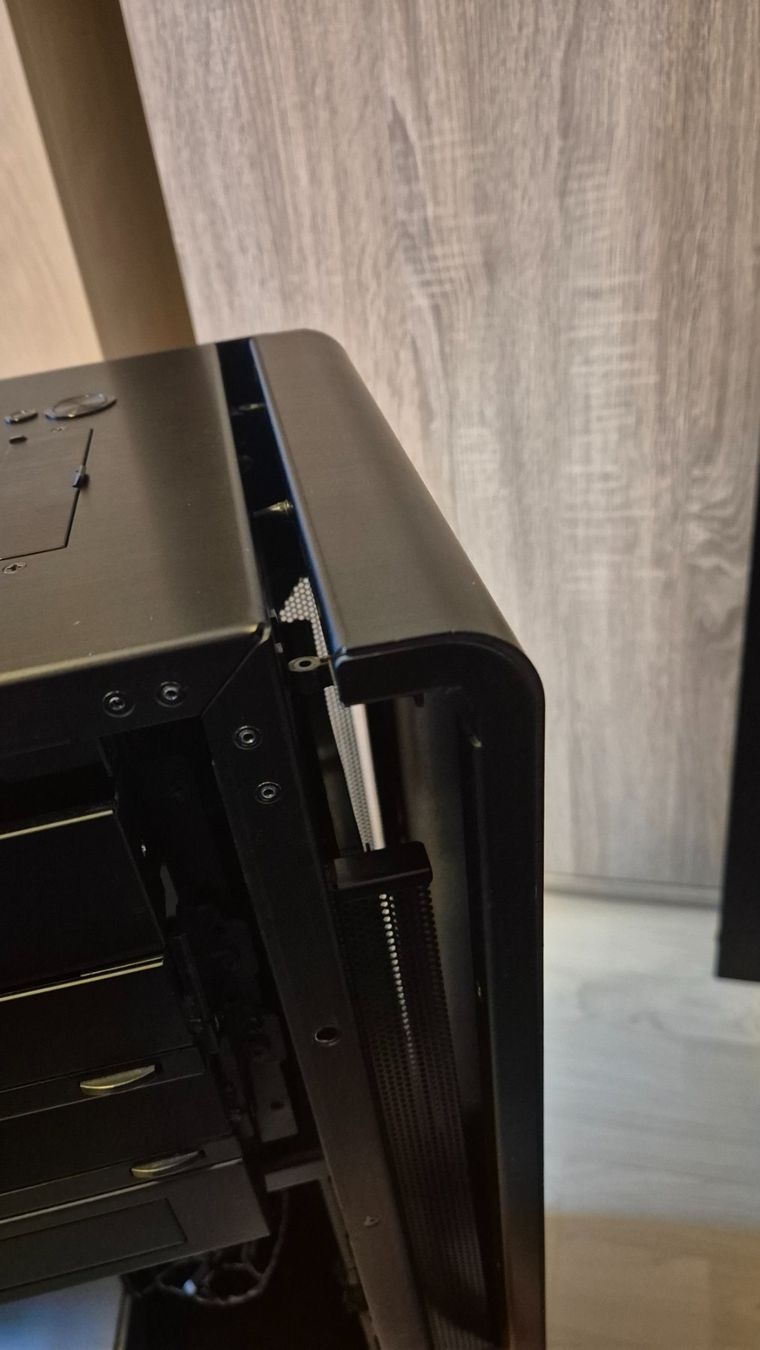 Lian Li Custodie: LIAN LI PC-X2000F Aluminium PC-Gehäuse – Usato da Bern venduto da Rafftnix 9