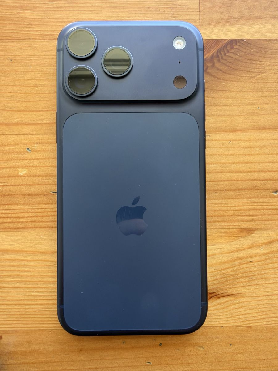 Apple Telefoni cellulari / Smartphones: iPhone 17 pro Max bleu 2 TB excellent état  – Usato da Chêne-Bougeries venduto da PPP1224 1