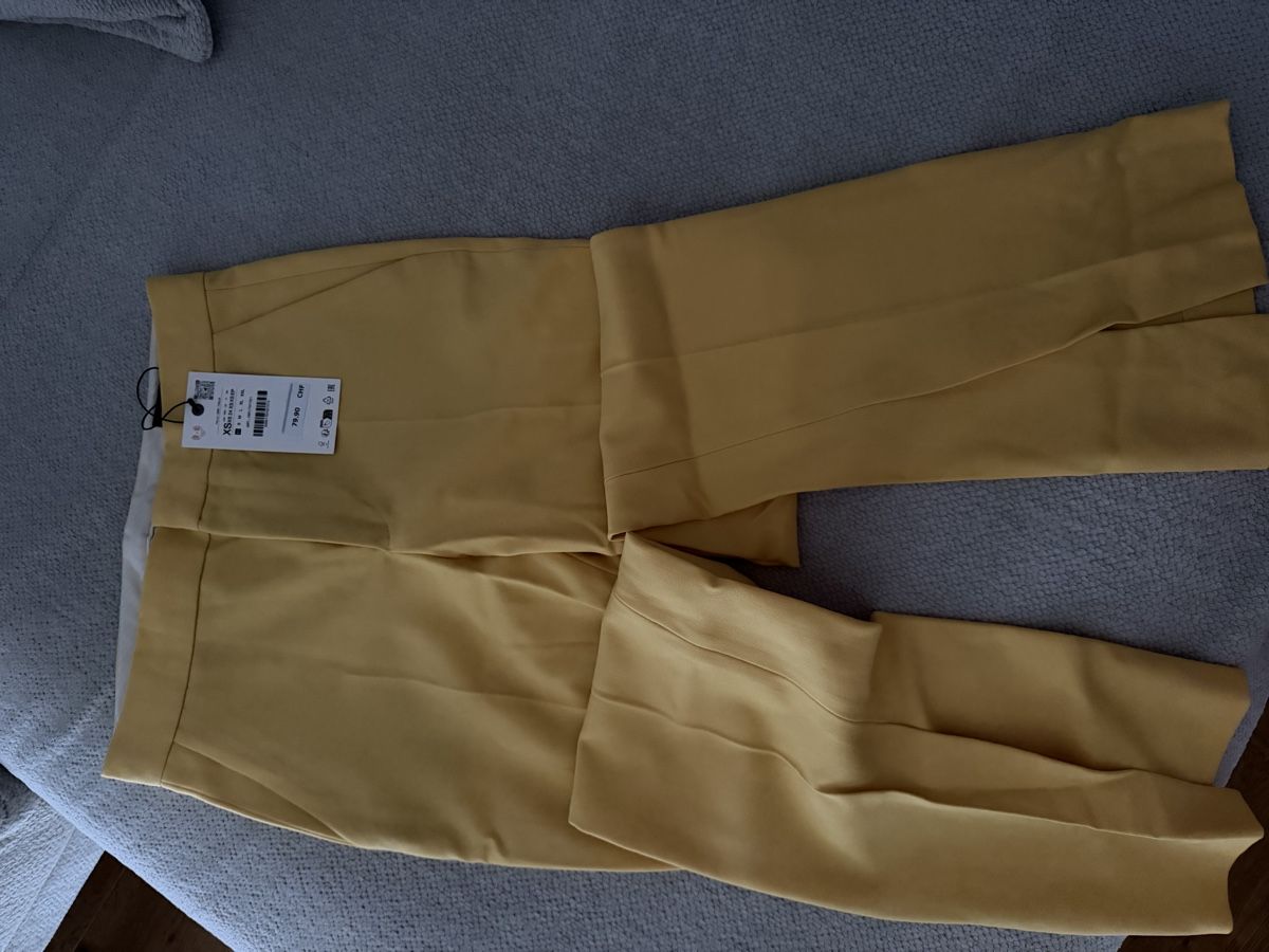 Zara Ensembles & Tailleurs: Anzug gelb Zara – Neuf avec emballage d'origine à Birrhard par Evy1995 2